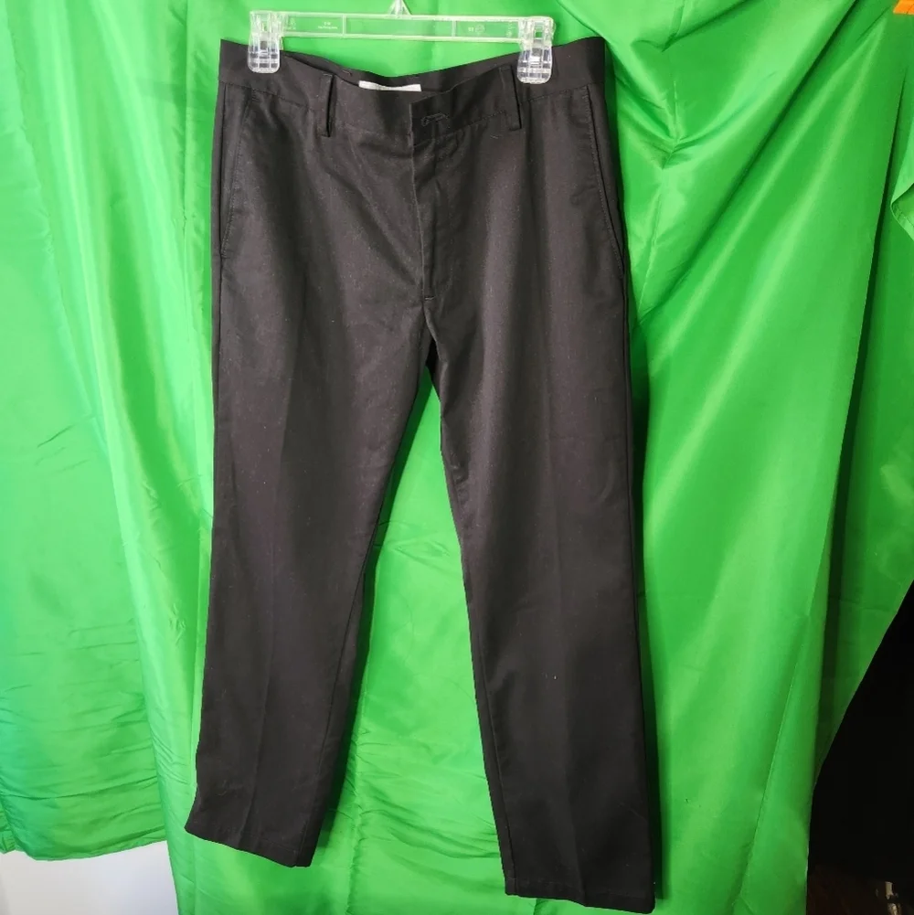 Amazon Essentials Classic Fit Dress Pants 32/28